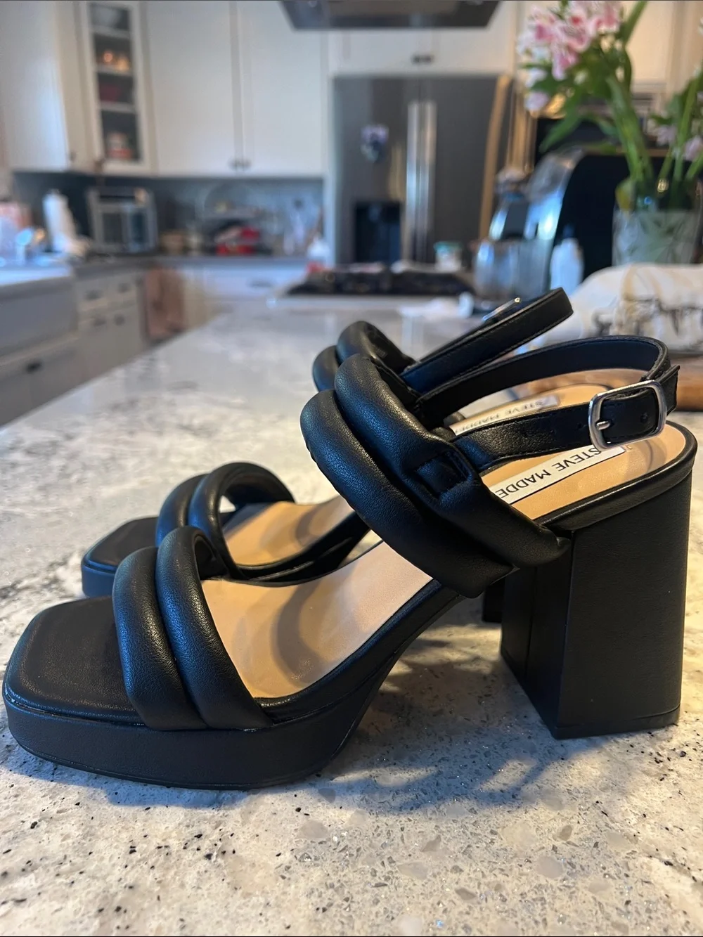 NWT Steve Madden Tahani Black Puffy Platform Sandals Block Heel Size 8 NWOB
